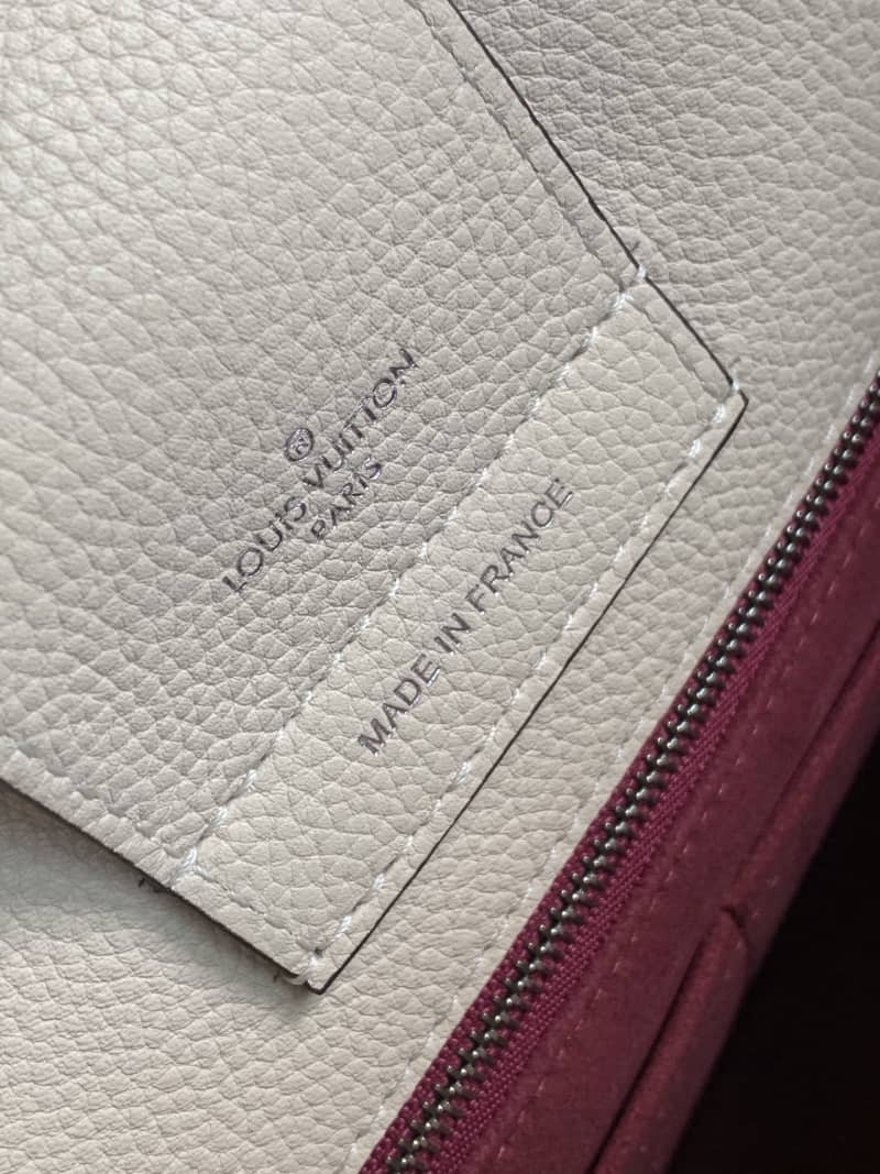 L0vis Vvtt0n Lockme Day 2Way Bag Replica M53647