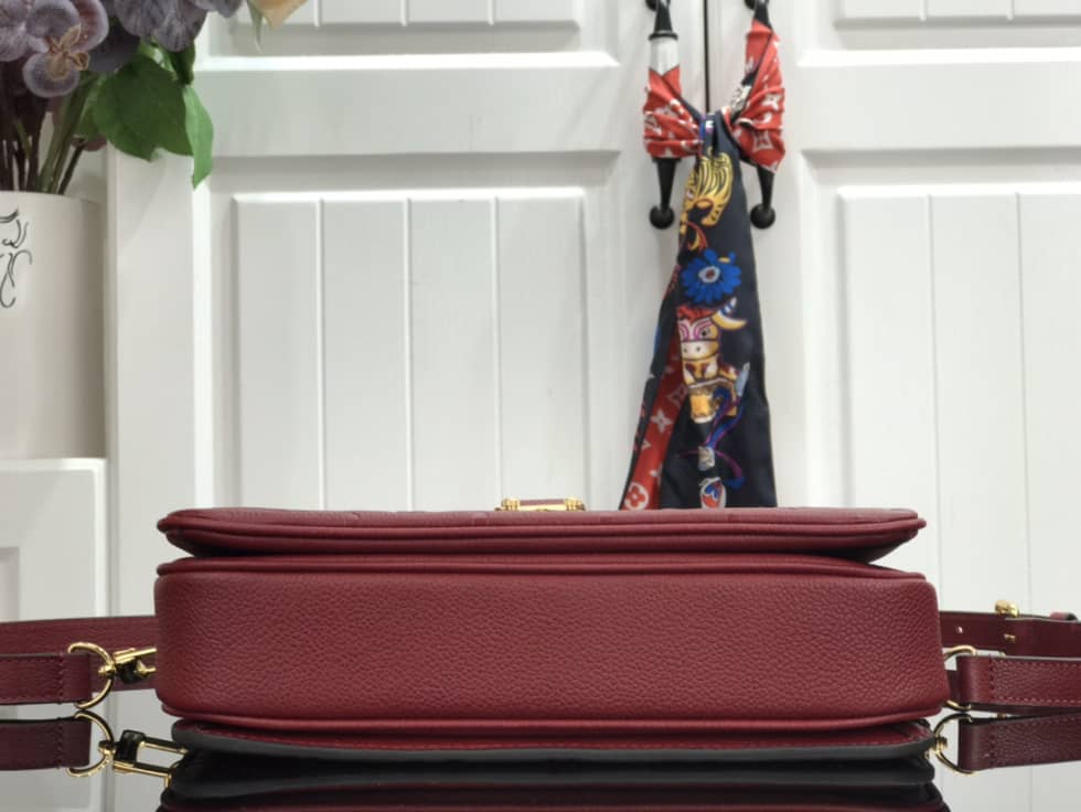 L0vis Vvtt0n Pochette Metis Marine Leather Red M44071 Replica Shoulder Bag