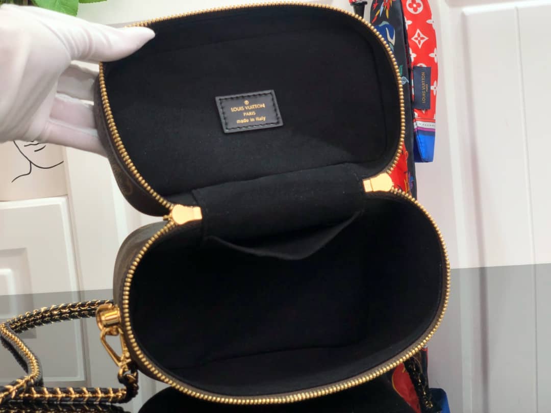 L0vis Vvtt0n Monogram Reverse Canvas Vanity PM M45165 Replica