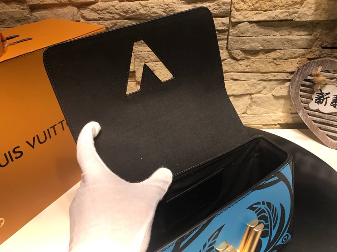 L0vis Vvtt0n Twist MM Bag Blue M50296 Replica