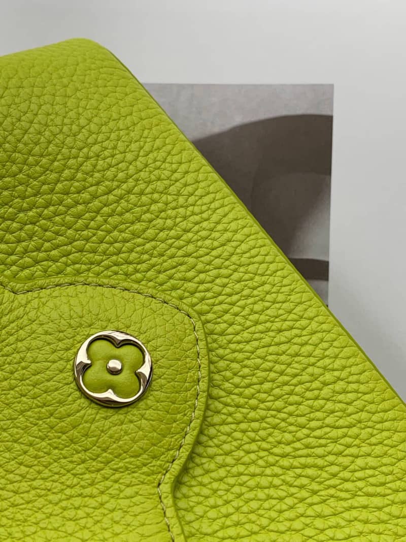 L0vis Vvtt0n Taurillon Leather Capucines Mini Replica Bag Green M55985