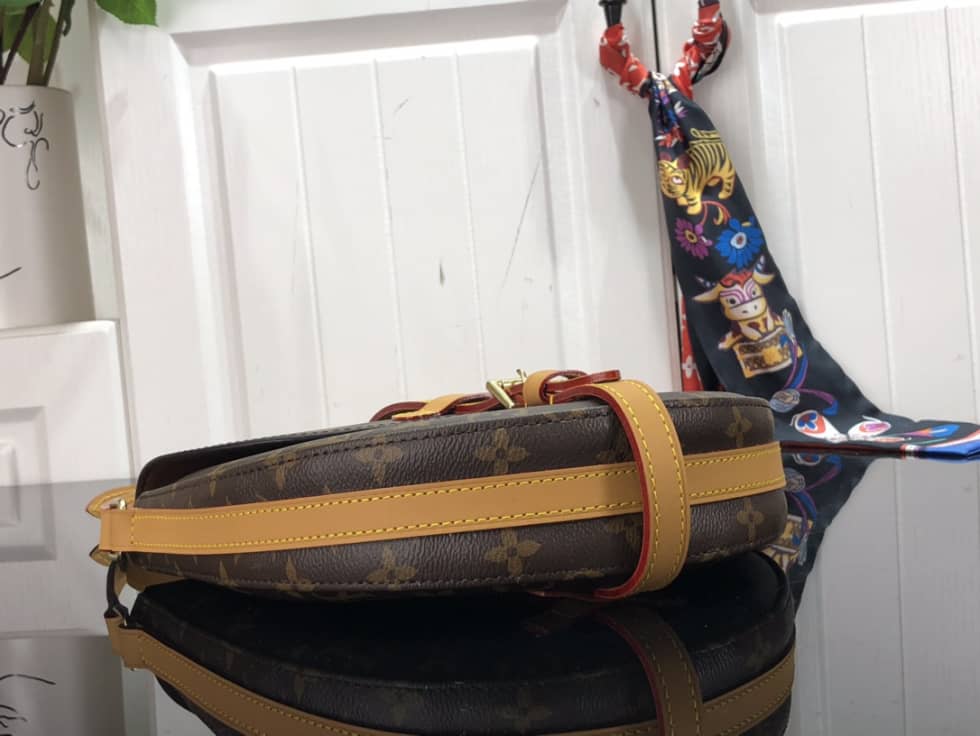 L0vis Vvtt0n Monogram Chantilly MM M51233 Replica Crossbody Bag