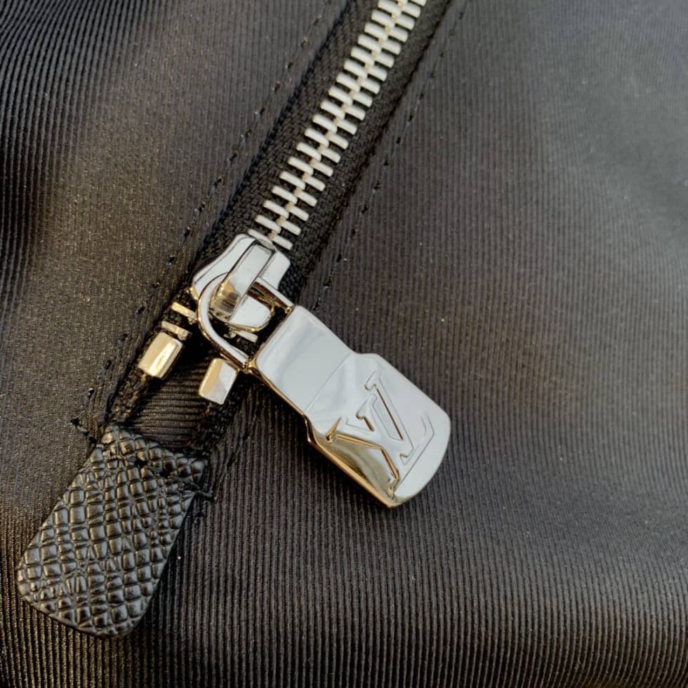 L0vis Vvtt0n Split Tote Eclipse Taiga Black M30431 Replica Mens Bag