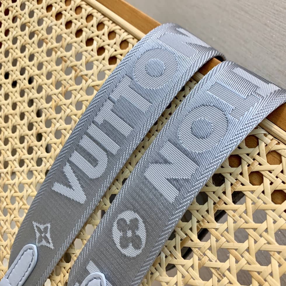 L0vis Vvtt0n Over The Moon Glacier Blue M59825 Replica Hobo