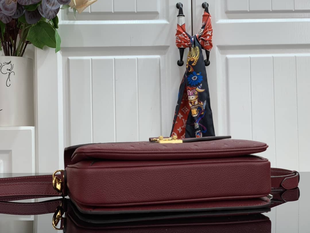 L0vis Vvtt0n Pochette Metis Marine Leather M44071 Replica Shoulder Bag