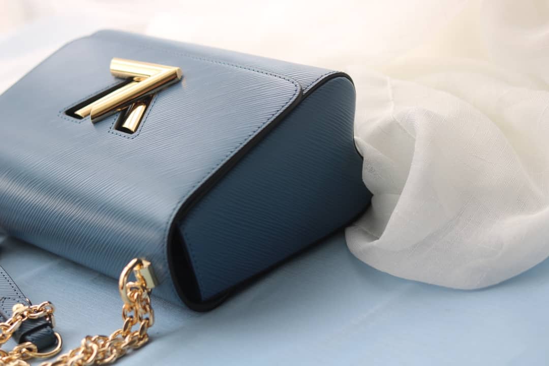 L0vis Vvtt0n Twist Bag Blue Replica M50281