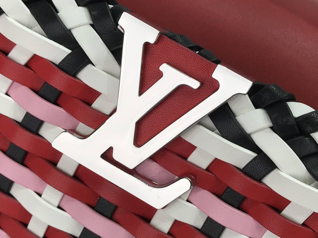 L0vis Vvtt0n Capucines Taurillon Shoulder Bag Replica Red M94519