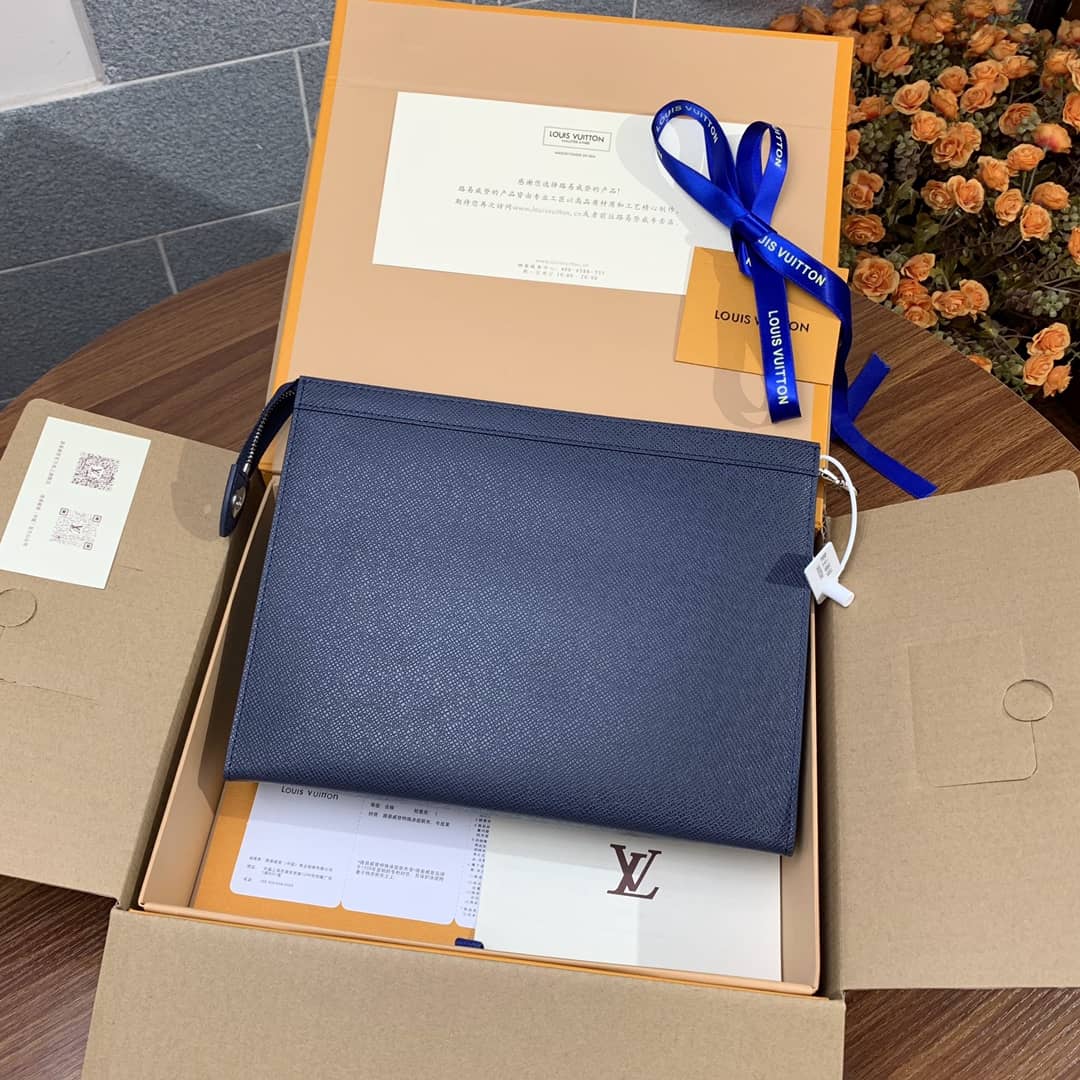 L0vis Vvtt0n Pochette Voyage MM Taiga Leather Replica Handbag Blue M30677