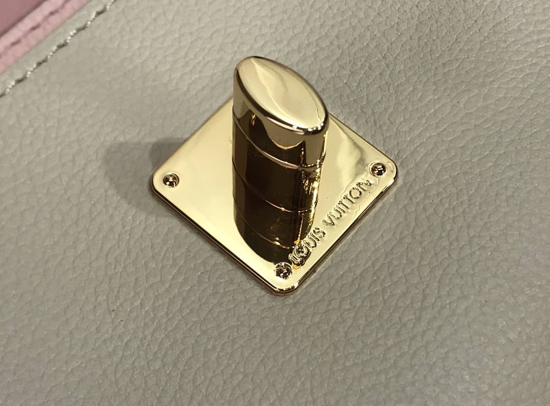 L0vis Vvtt0n Lockme Chain PM Replica Handbag Pink M57073