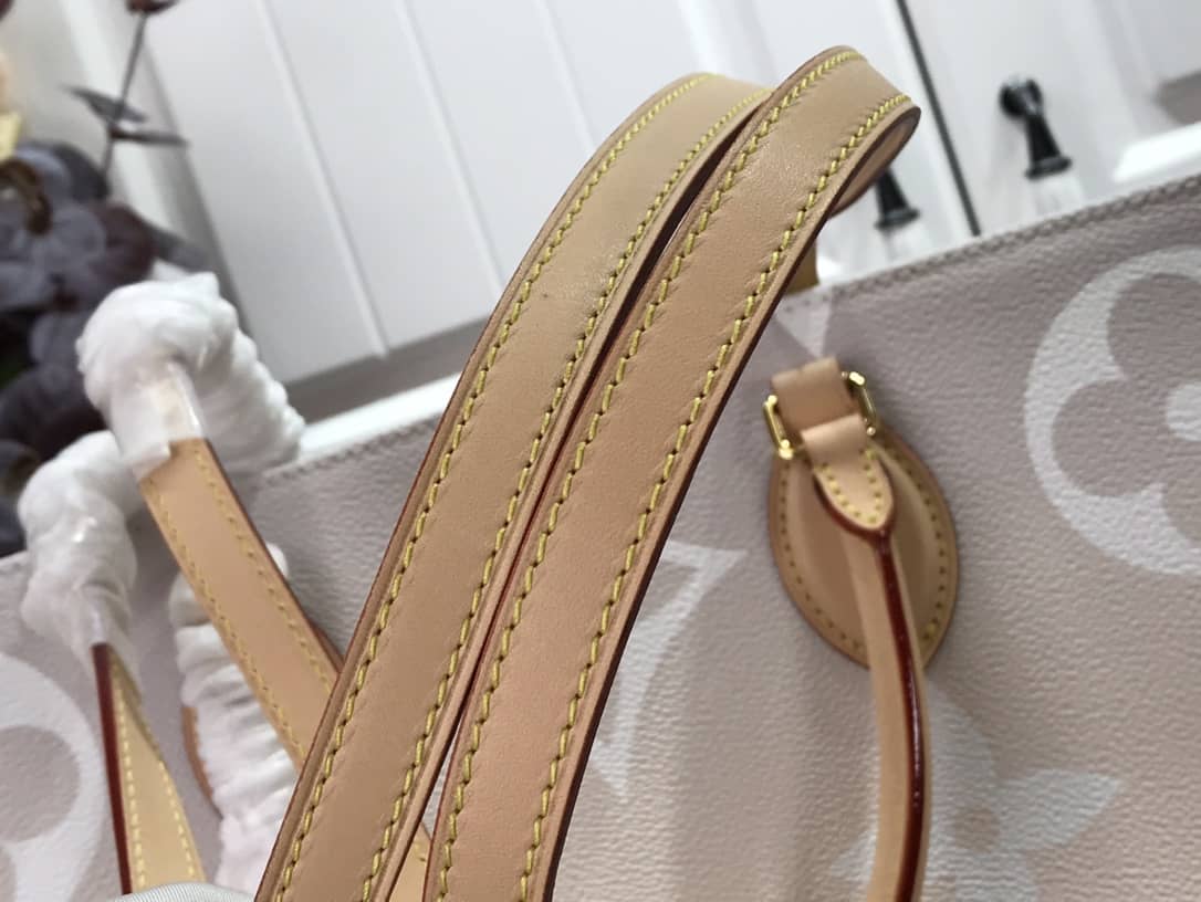 L0vis Vvtt0n OnTheGo Gm By The Pool Tote Replica M57640