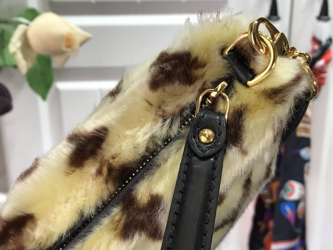 L0vis Vvtt0n Mink Monogram Vision Milla PM Pochette