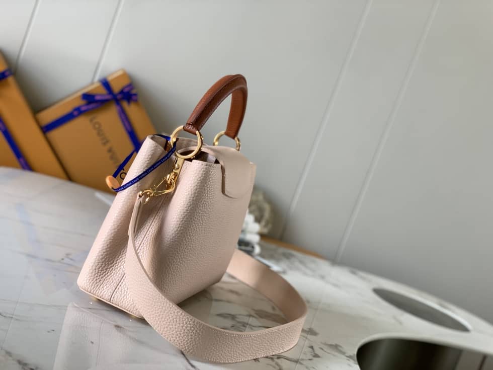 L0vis Vvtt0n Capucines Taurillon Leather Shoulder Bag Replica