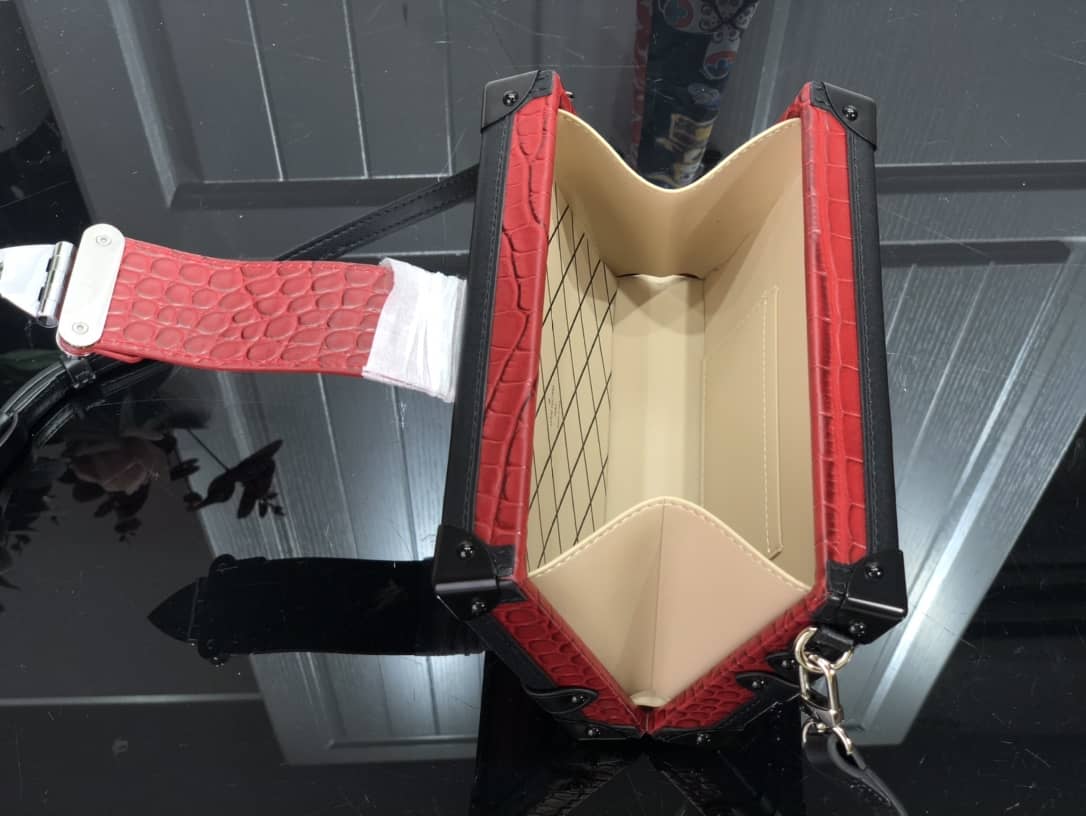 L0vis Vvtt0n Petite Malle Brilliant Alligator Leather Replica Handbag Red N93817