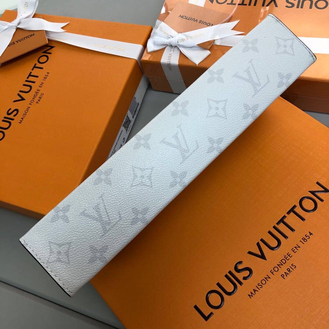 L0vis Vvtt0n Monogram Eclipse Canvas Replica Pochette Voyage MM White M61692