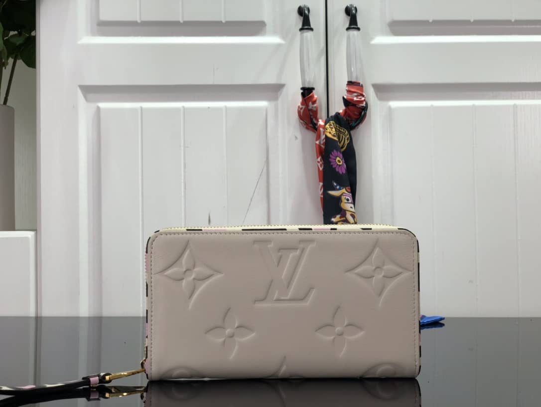 L0vis Vvtt0n Monogram Empreinte Leather with Animal-Print Zippy Wallet Replica White M80680