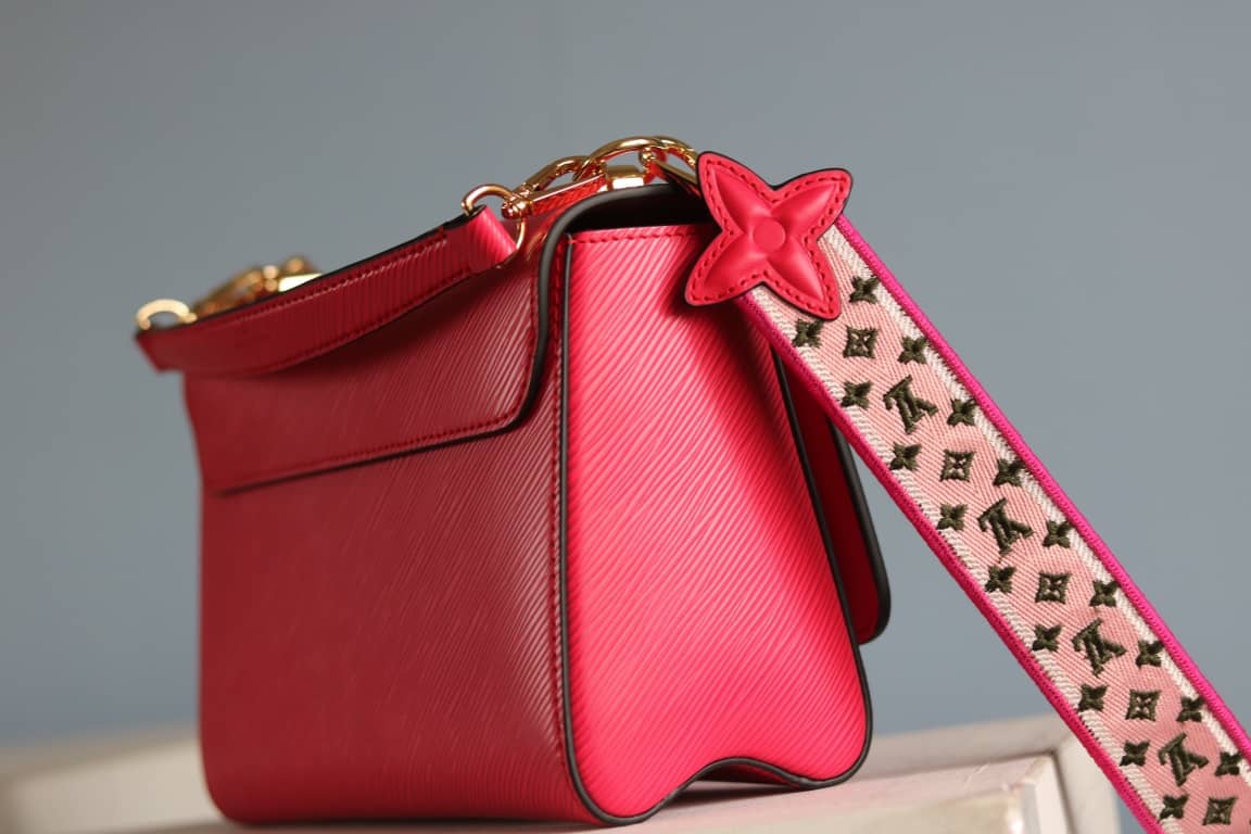 L0vis Vvtt0n Textured Epi Leather Twist Series Bag Red