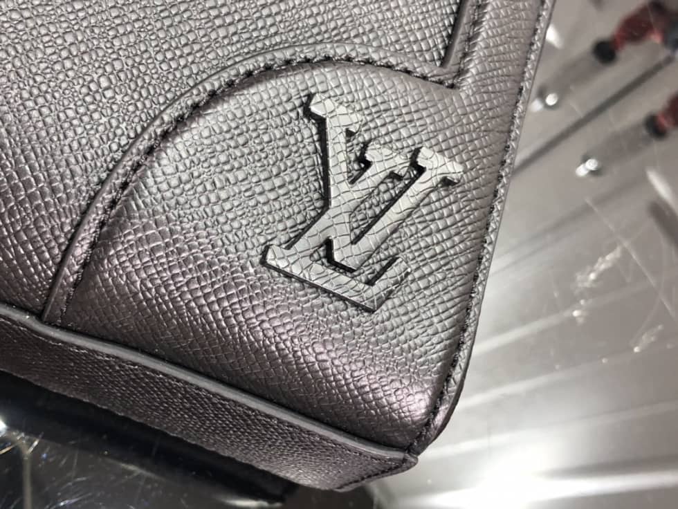 L0vis Vvtt0n Vertical Tote Satchel Shoulder Handbag M30811 Replica Mens Bag