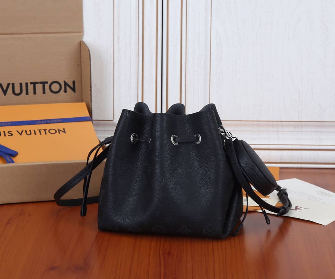 L0vis Vvtt0n Bella Leather Replica Shoulder Bag Black M57070