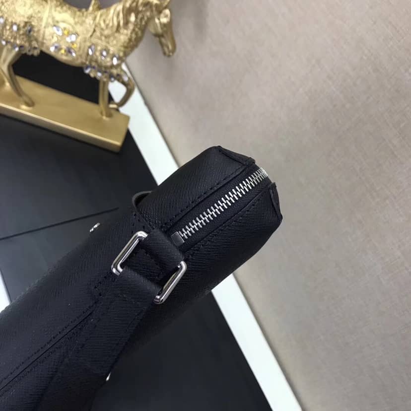 L0vis Vvtt0n Taiga Pochette Grigori Mens Shoulder Bag Replica Black M30505