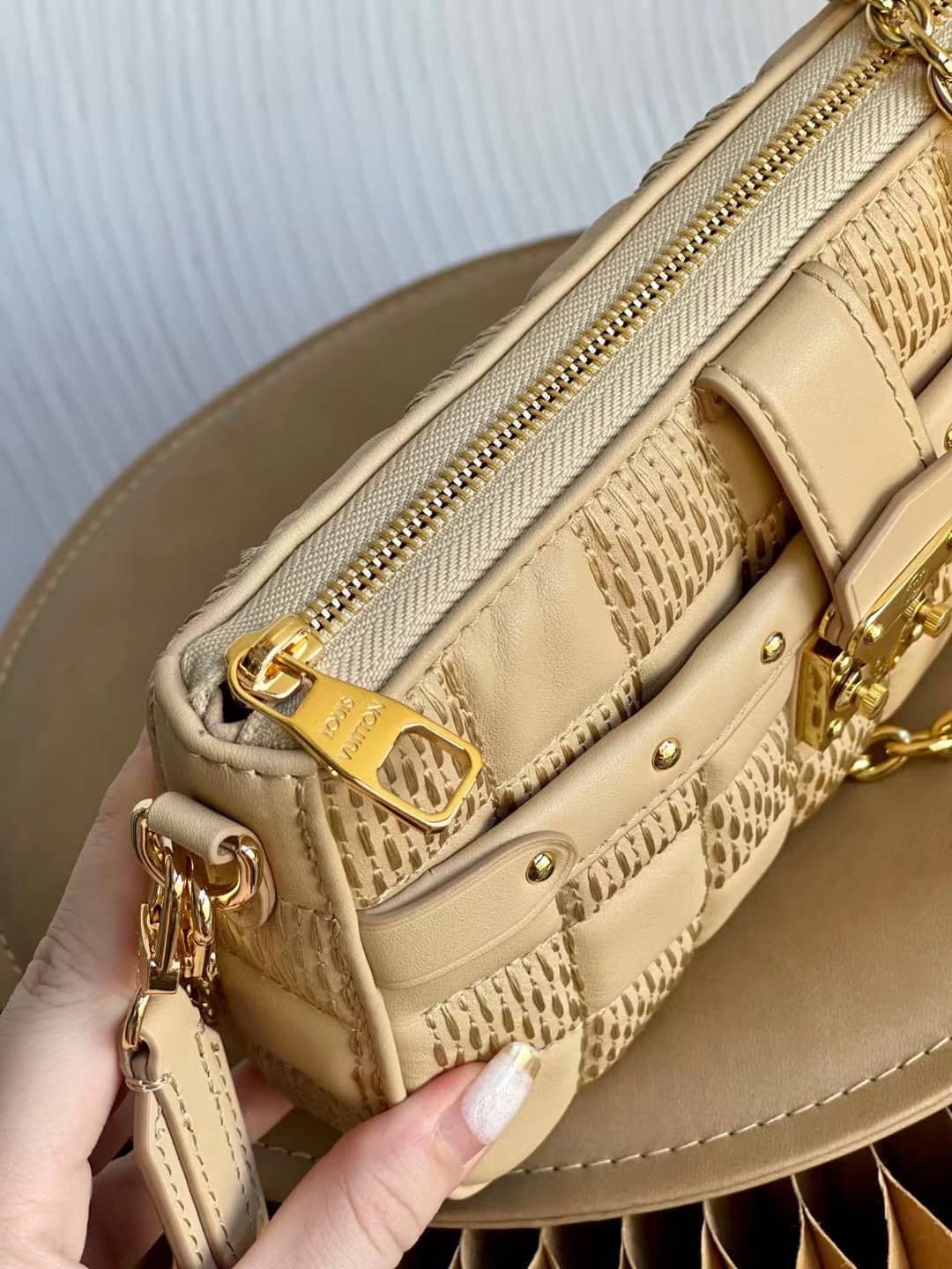 L0vis Vvtt0n Pochette Troca Beige M59048 Replica Crossbody Bag