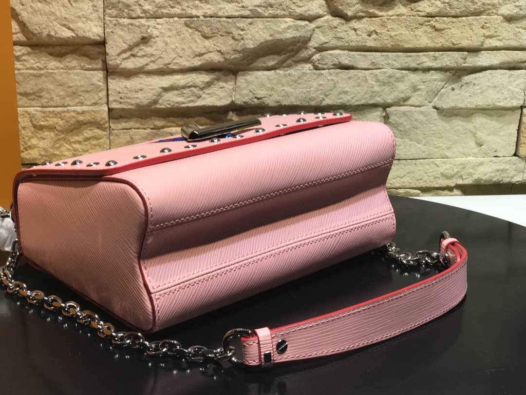 L0vis Vvtt0n Twist MM Inspired Chain Shoulder Bag