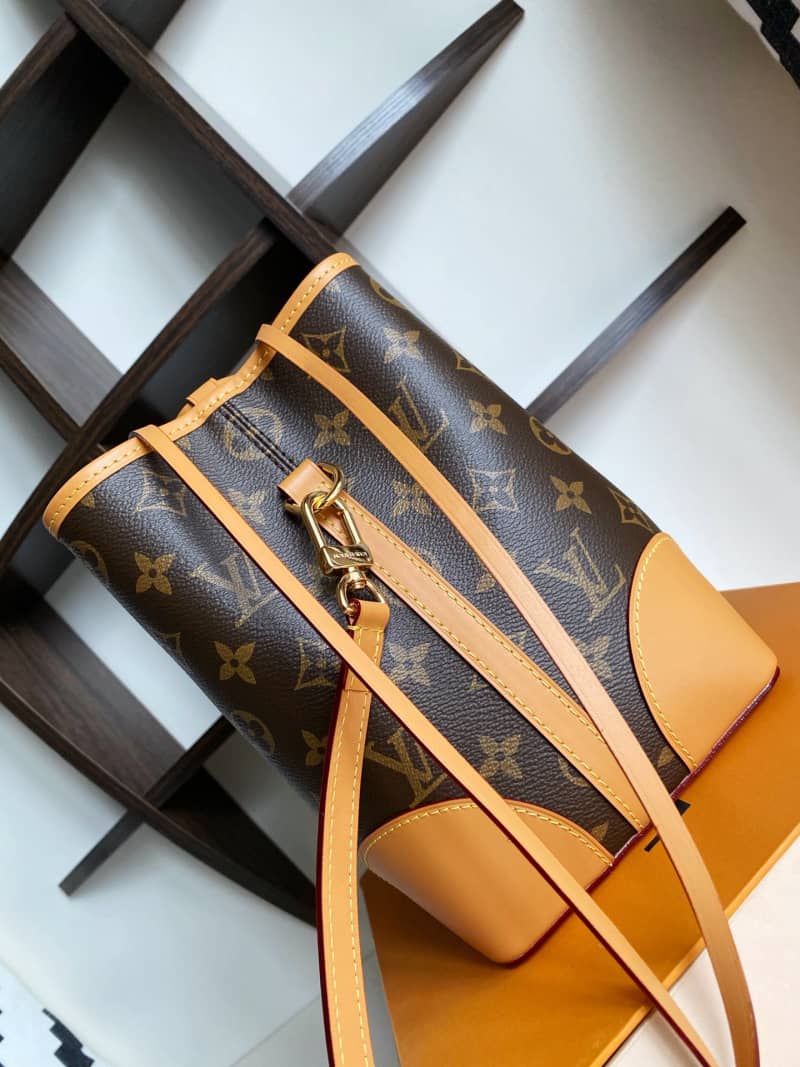 L0vis Vvtt0n Monogram Canvas Replica Bucket Bag M45550