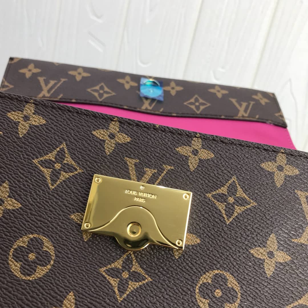 L0vis Vvtt0n Cluny BB Monogram Canvas Shoulder Bag Replica Pink M42738