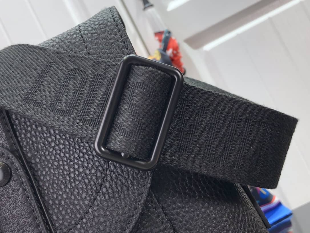 L0vis Vvtt0n Trunk Taurillon Leather Messenger Bag Replica Black M58494