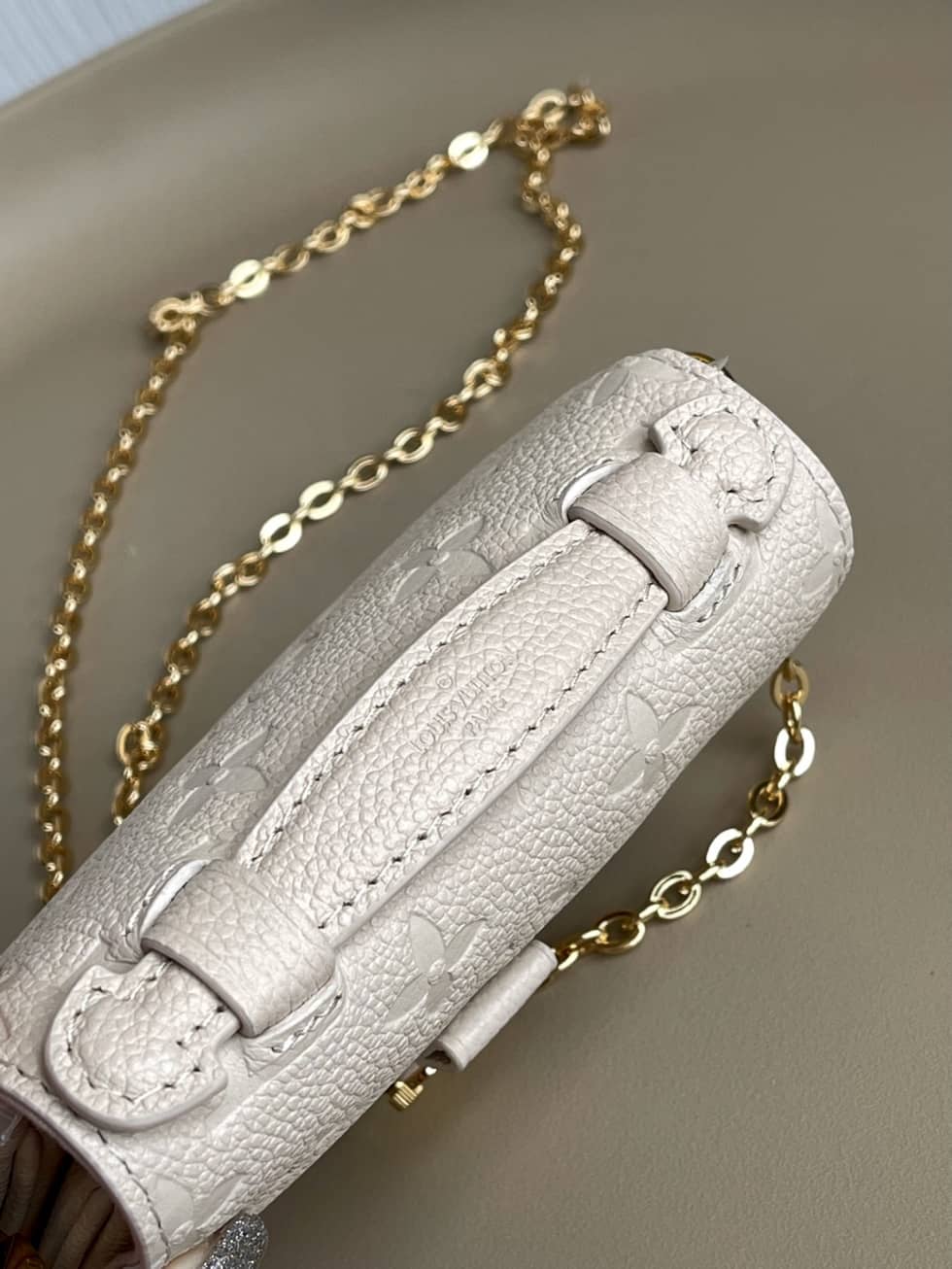 L0vis Vvtt0n Micro Métis Chain Mini Pouch M81390 Replica Shoulder Bag