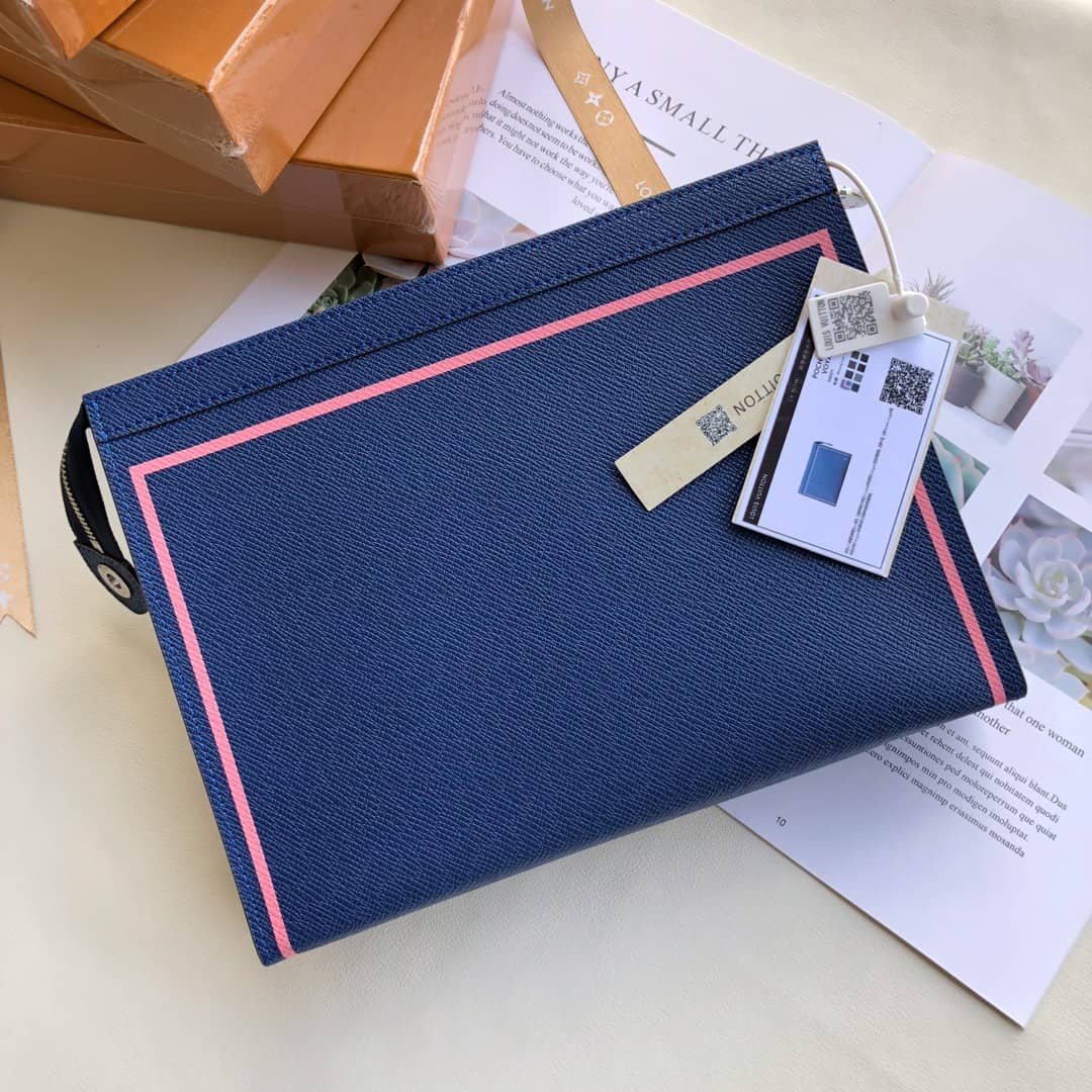 L0vis Vvtt0n Taiga Leather Pochette Voyage MM Replica M30577