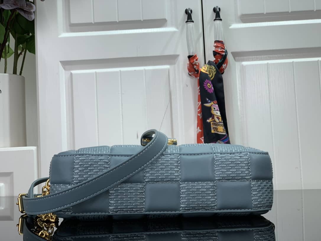 L0vis Vvtt0n Damier Quilt Lambskin Troca MM H27 Replica Bag Blue M59114