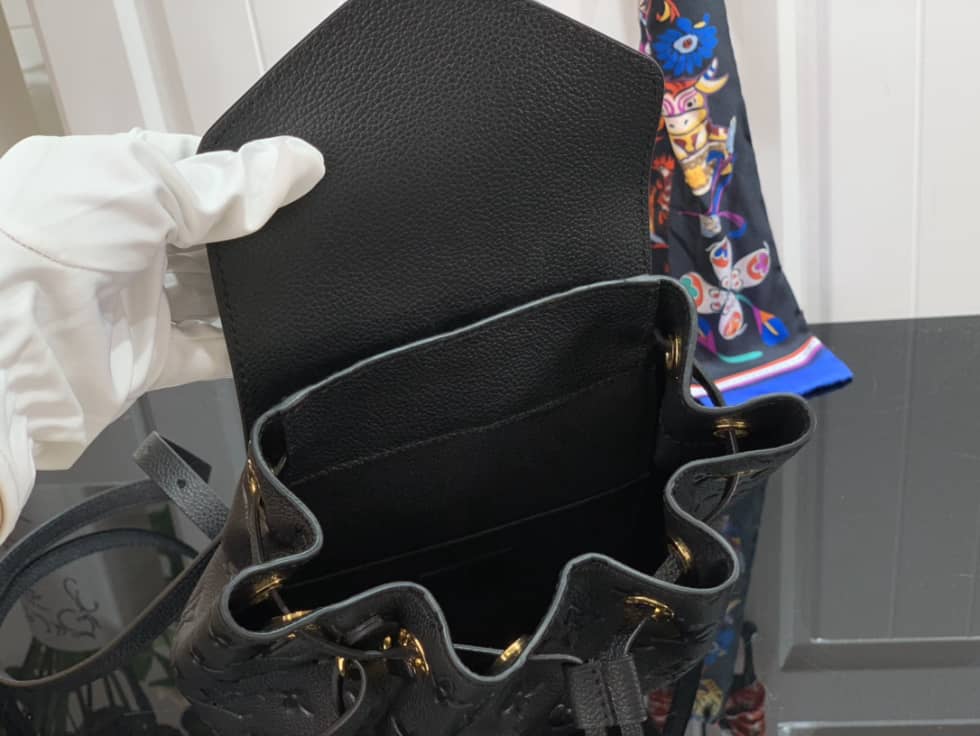 L0vis Vvtt0n Empreinte Montsouris Black M45639 Replica Backpack