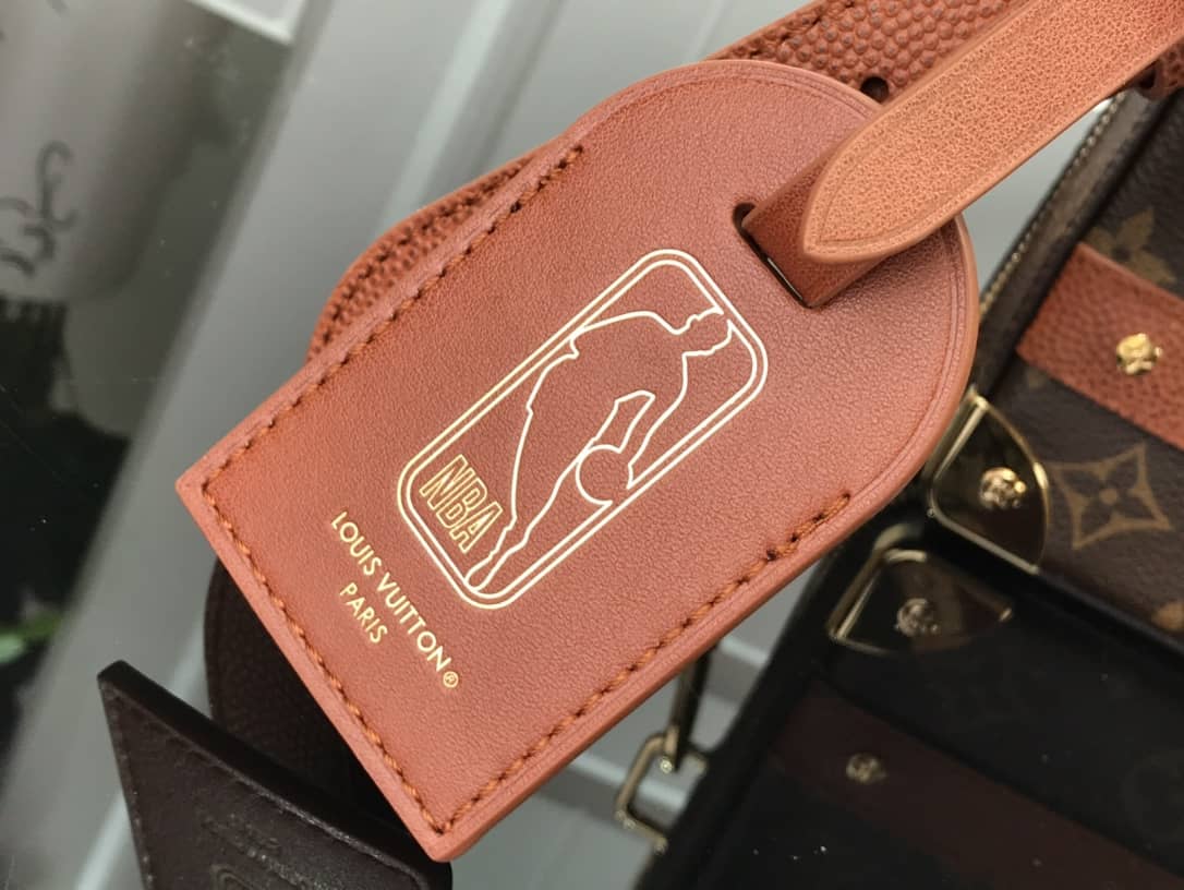 L0vis Vvtt0n x NBA Legacy Handle Trunk Monogram Replica Bag M45785