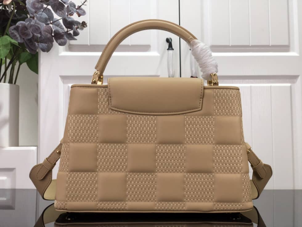 L0vis Vvtt0n Capucines MM Beige M59225 Replica Shoulder Bag