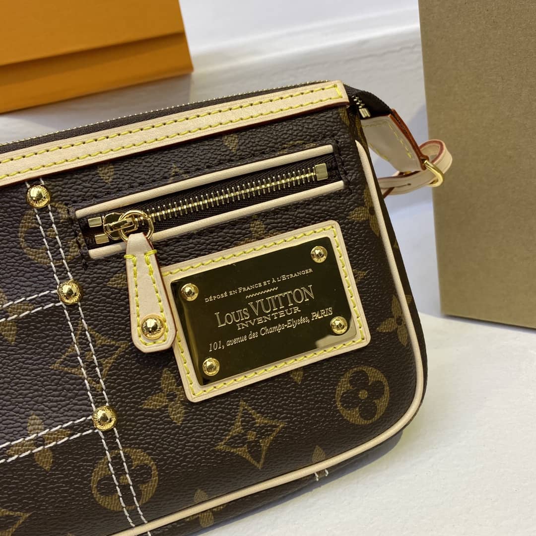 L0vis Vvtt0n Pochette Dupe Monogram Riveting Accessories M51980 Brown