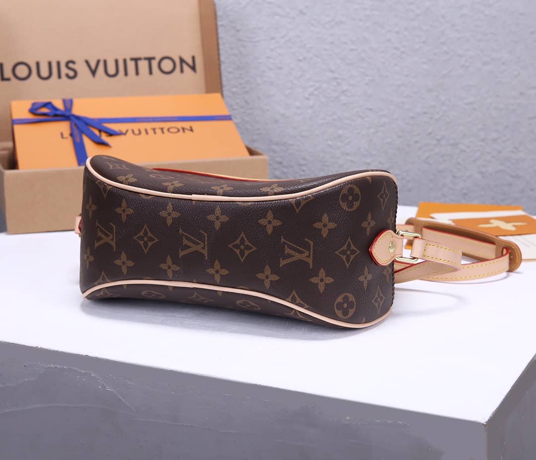 L0vis Vvtt0n Semi-Circle Leather Replica Shoulder Bag M51221