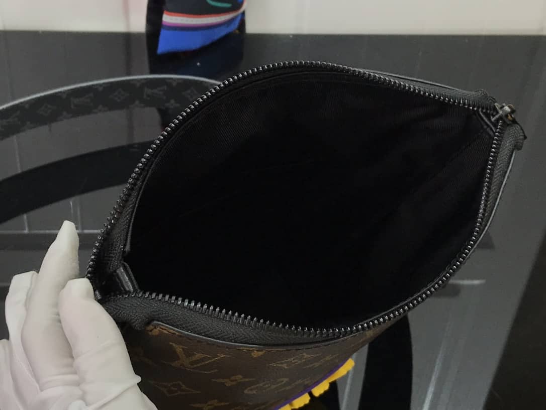 L0vis Vvtt0n Monogram Coated Canvas Cruiser Messenger Bag Replica M57966