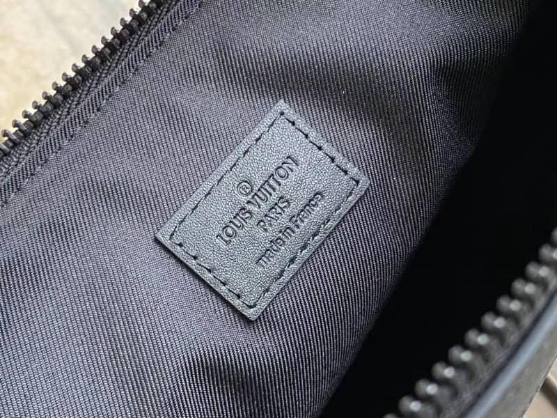 L0vis Vvtt0n Aerogram IPad Pouch Grained Calf Leather Replica M69837