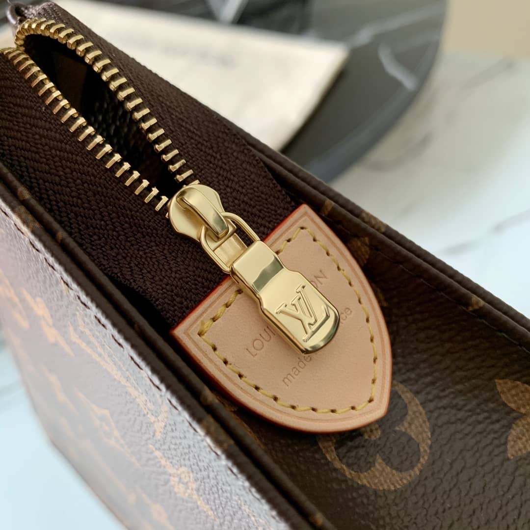 L0vis Vvtt0n Toiletry Pouch Monogram Canvas Replica M47544