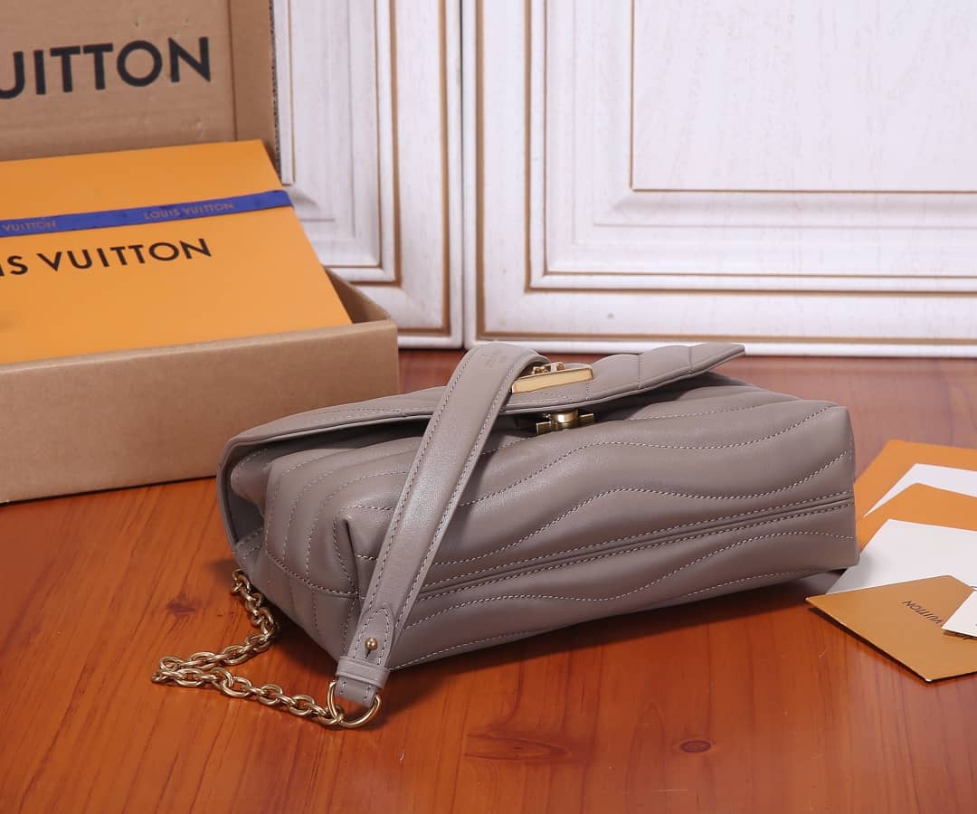 L0vis Vvtt0n New Wave Chain Leather Replica Shoulder Bag Purple M58550