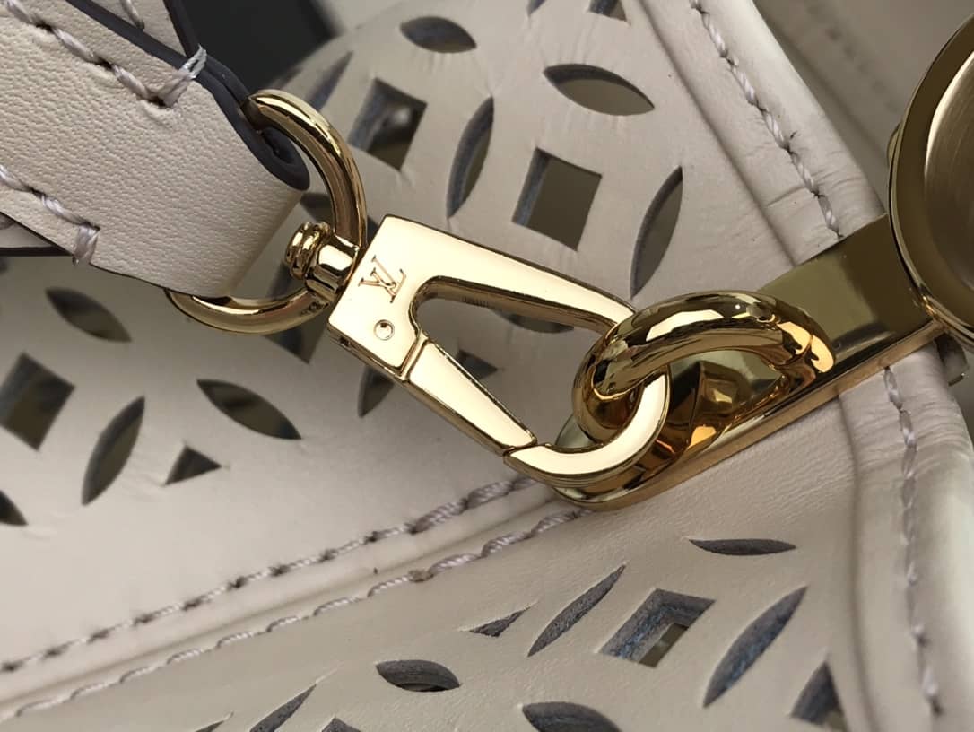 L0vis Vvtt0n Capucines BB Cutout Leather Bag Replica Beige M57228