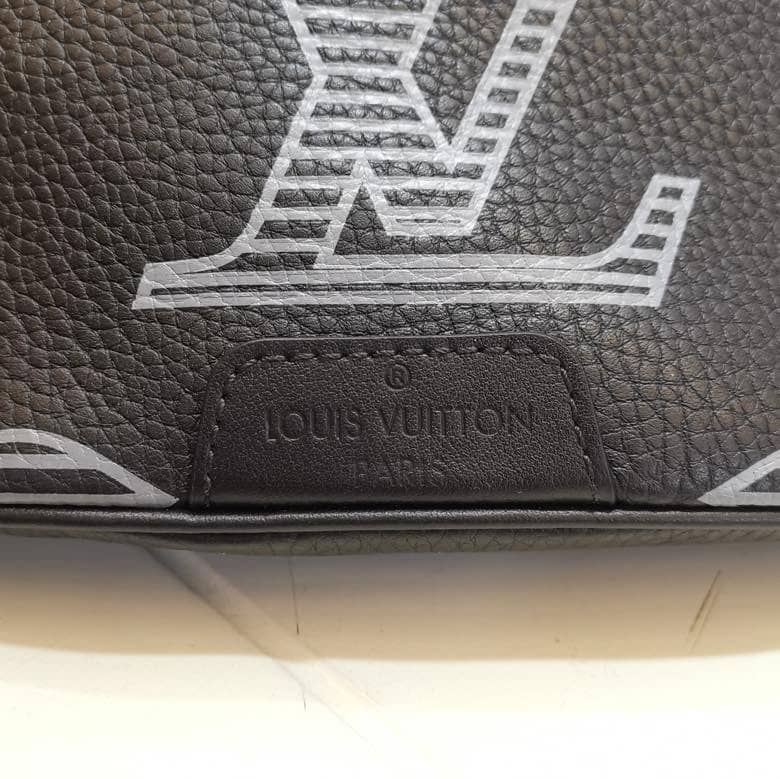 LV Bum Bag Dupe Giant Monogram Discovery NM Replica Body Bag M57289