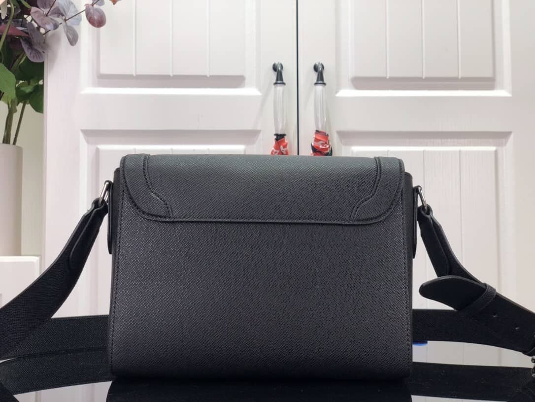 L0vis Vvtt0n New Flap Taiga Cowhide Leather Replica Messenger Bag M30807