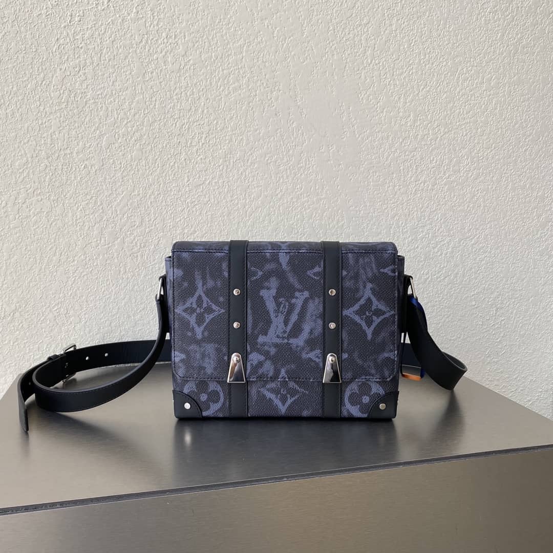 L0vis Vvtt0n Trunk Monogram Messenger Bag Replica Blue M57282