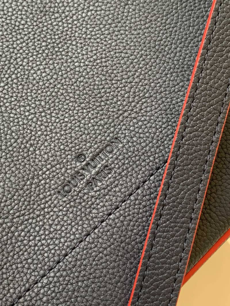 L0vis Vvtt0n Lockme Day Tote Replica M53645