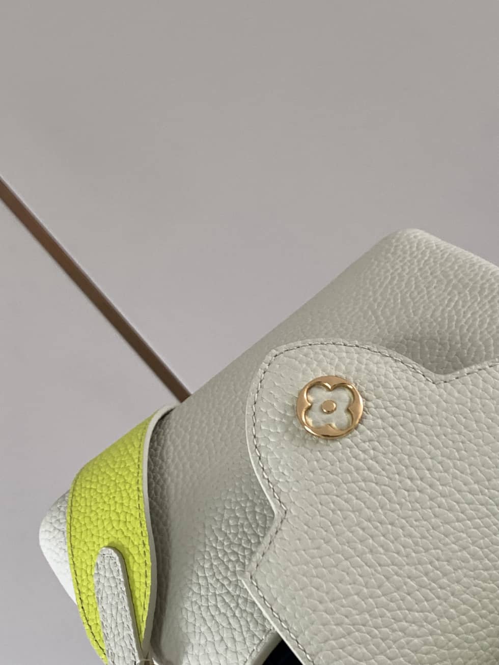 L0vis Vvtt0n Capucines Mini M59440 Replica Shoulder Bag