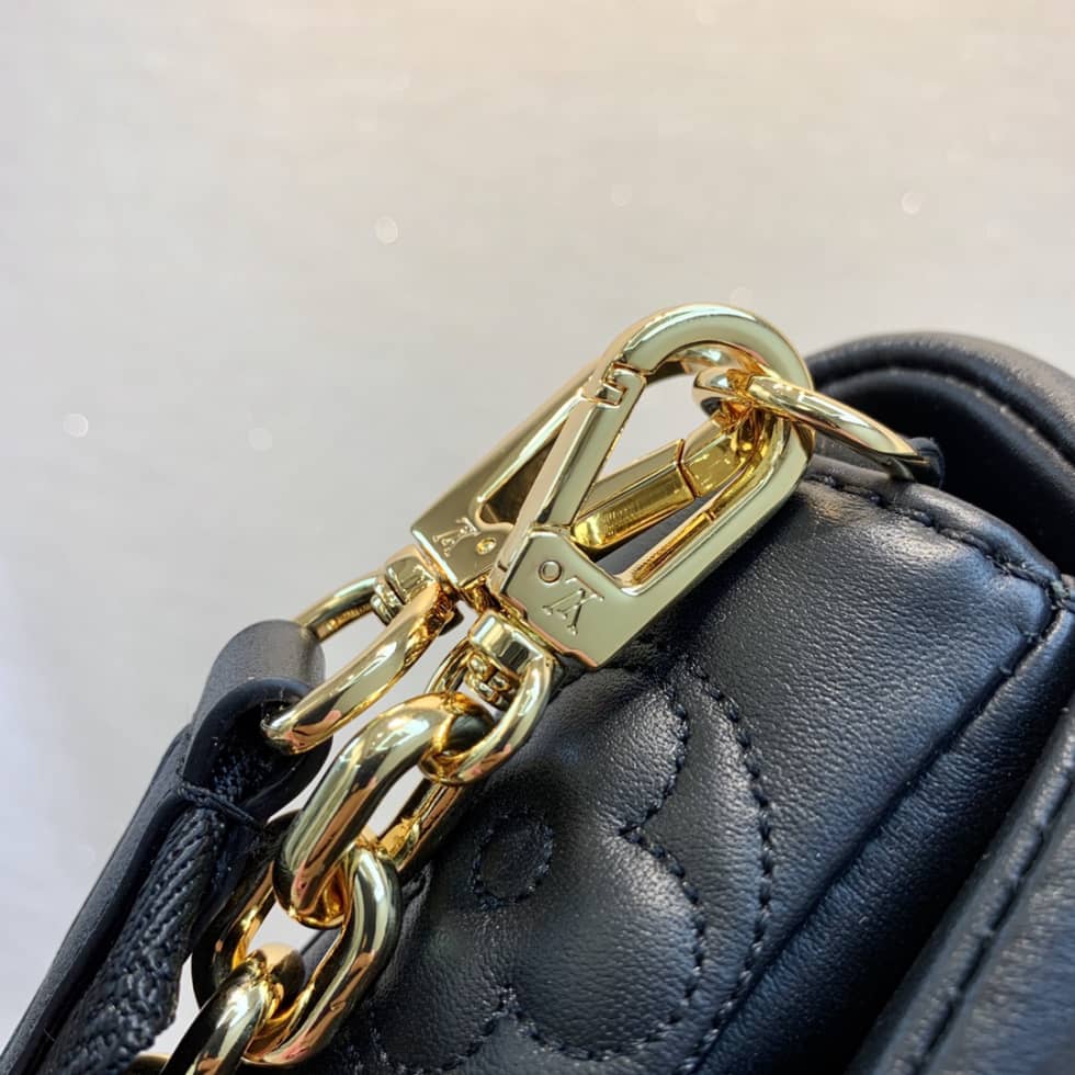 L0vis Vvtt0n Wallet On Strap Bubblegram Black M81398 Replica