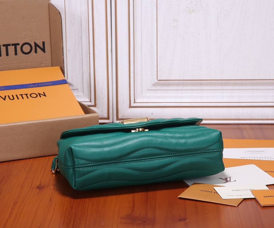 L0vis Vvtt0n New Wave Chain Cowhide Leather Replica Shoulder Bag M58664