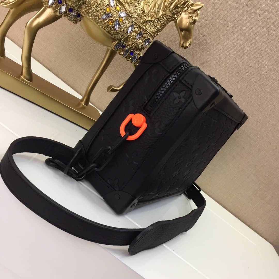 L0vis Vvtt0n Soft Trunk Monogram Replica Black M53288