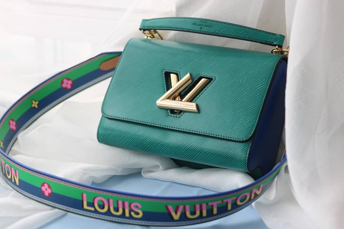 L0vis Vvtt0n Textured Epi Leather Twist Series Bag Green